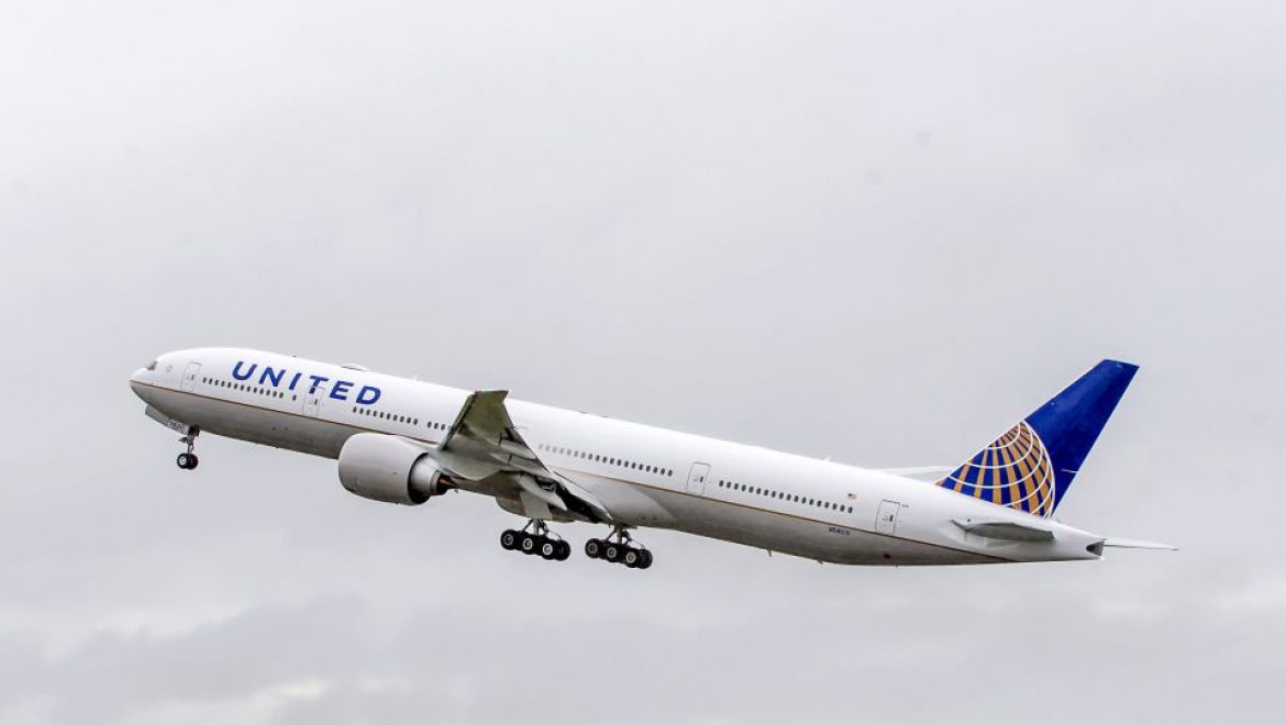 United Boeing 777-200ER aviones, piezas de fotos Más de 120 Boeing 777 han estado temporalmente en tierra en todo el mundo.