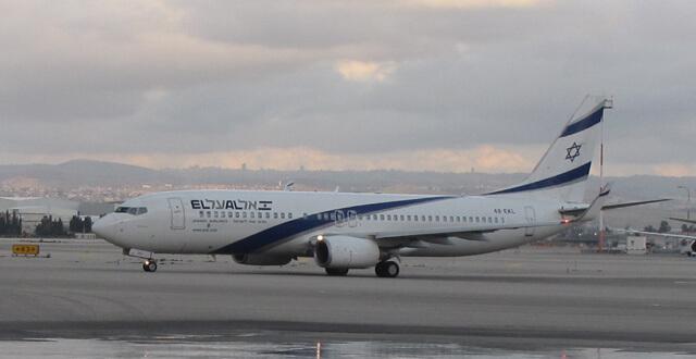 מטוס אל על בנמל התעופה בן גוריון (צילום: עוזי בכר)