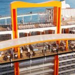 חדש בקרוז: אונייה עם מסעדה עולה ויורדת על הדופן