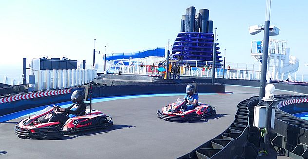 מרוץ המכוניות החשמליות במסלול שאורכו כ- 300 מטרים . צילום עוזי בכר