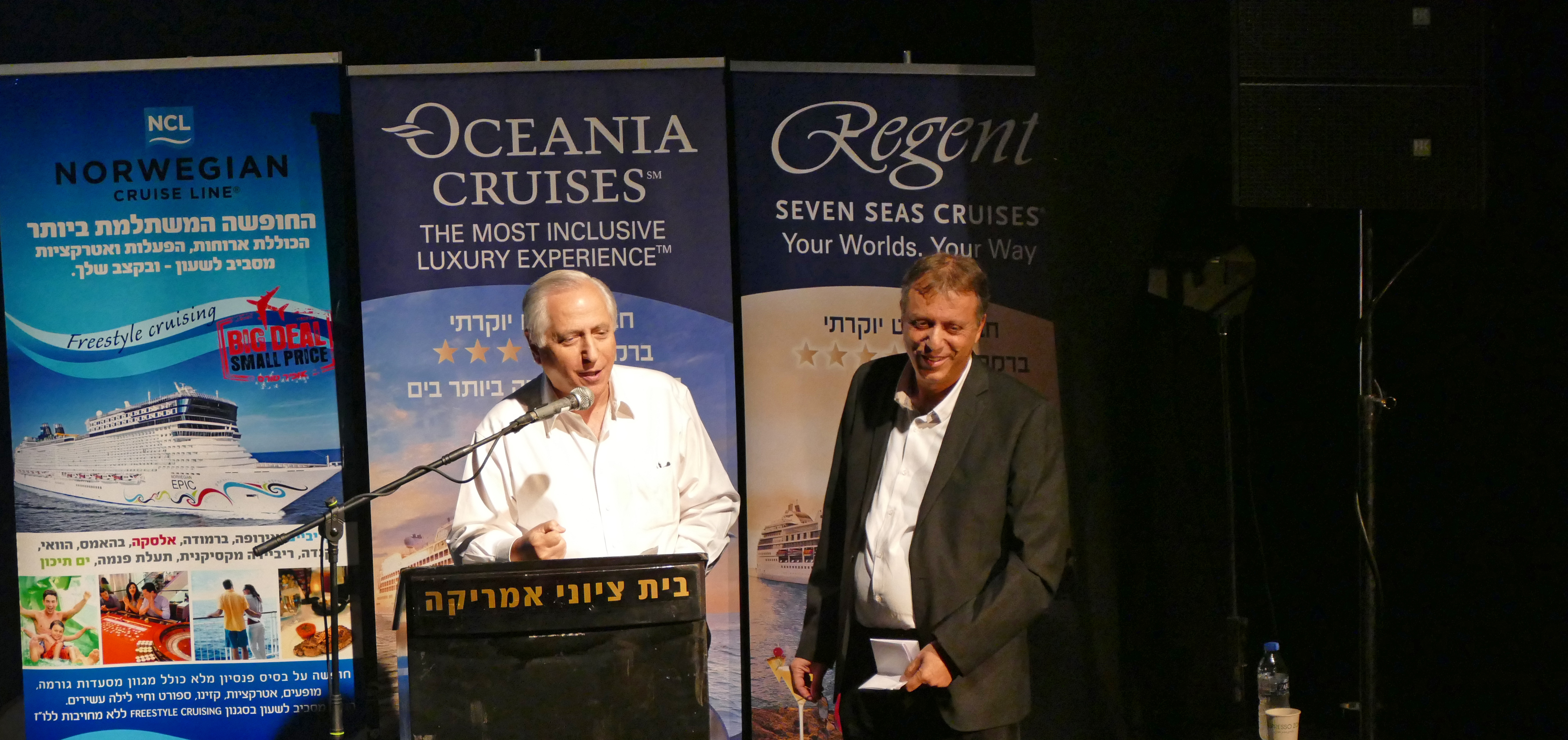 אבן גבירול על הים: משמאל, בועז וקסמן מנכ"ל אופיר טורס ועוזי בכר מנכ"ל מגת. צילום אורי בכר