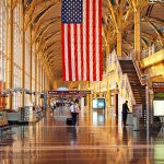 יונייטד ואמריקן איירליינס מצמצמות טיסות הקיץ בשל מחסור בבקרי תעופה