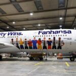 מטוס ‘Fanhansa’ של לופטהנזה מוכן לבעיטת הפתיחה בקטאר