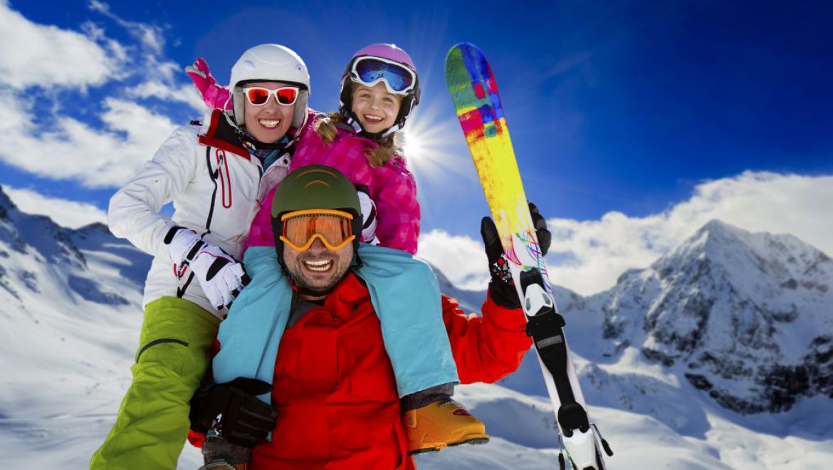 Neue Einschränkungen für Familien im Skiurlaub in Italien. Foto Depositphotos Italien hat die Beschränkungen für Skigebiete ausgeweitet und verlangt ein supergrünes Zertifikat