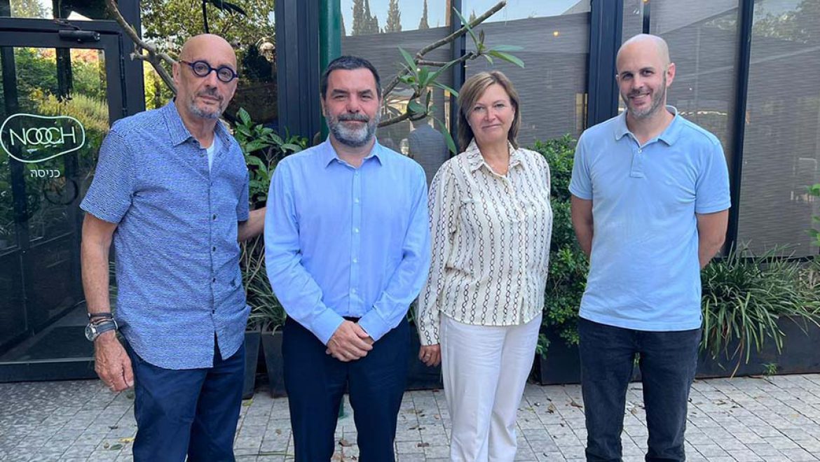 מימין: אודי שנבל, מנכ”ל סנורמה, רייט גוטשלק, רוברטו קבאלו ואורי שנבל. צילום יח”צ אושיאניה קרוזס וחברת סנורמה משתפות פעולה