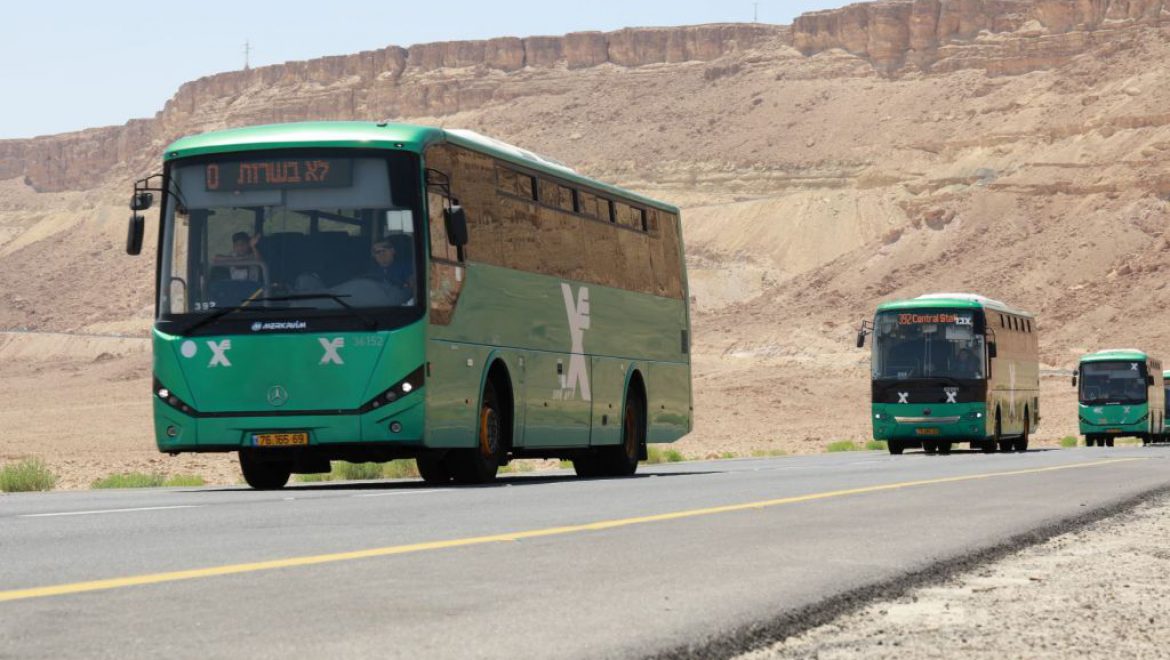 אוטובוס אגד לאילת. חלק מתכנית לאומית רב-שנתית לפיתוח העיר בהיקף של 530 מיליון שקל. צילום יח תושבי אילת וחבל אילות ייהנו מנסיעה חינם בקווי נתב”ג-ת”א ובעיר