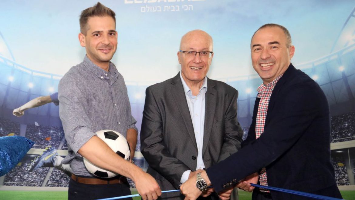 מימין, גונן אוסישקין, מנכ אל על השיקה מחדש טיסות למנצ’סטר