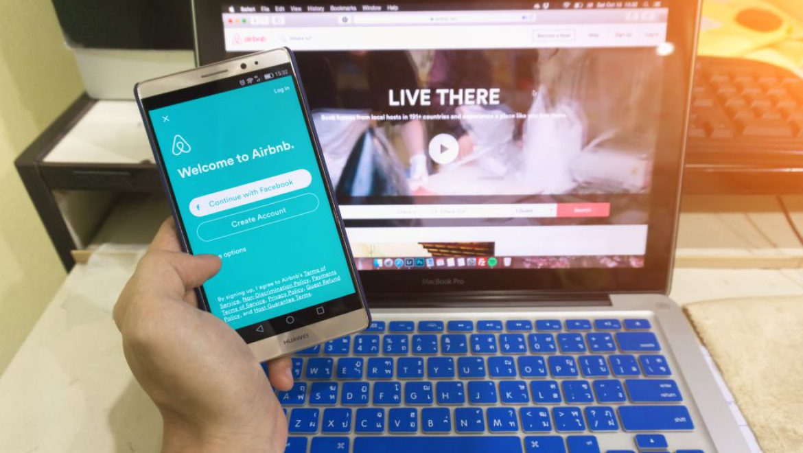 אפקליקציית Airbnb. בקרוב בעברית. צילום Depositphotos חברת Airbnb “שואלת” רעיונות מהמלונאות כדי לשפר את נכסיה