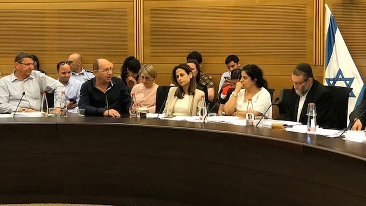 דיון בוועדת הכספים על שדה דב. מימין יו ועדת הכספים הצביעה בעד מתווה לדחיית סגירת שדה דב
