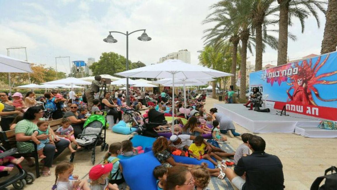 מופע בעיר העתיקה בבאר שבע. תיירים רבים באים לעסקים ולמוקדי התיירות והתרבות בעיר העתיקה. צילום יח הוצבה רשת אלחוטית חדישה בשדרת האוכל בבאר שבע