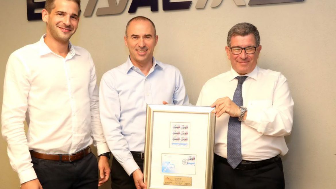מימין, דני גולדשטיין, גונן אוסישקין ומיקי שטרסבורגר. צילום סיון פרג בול לציון 70 שנה לתעופה האזרחית בישראל
