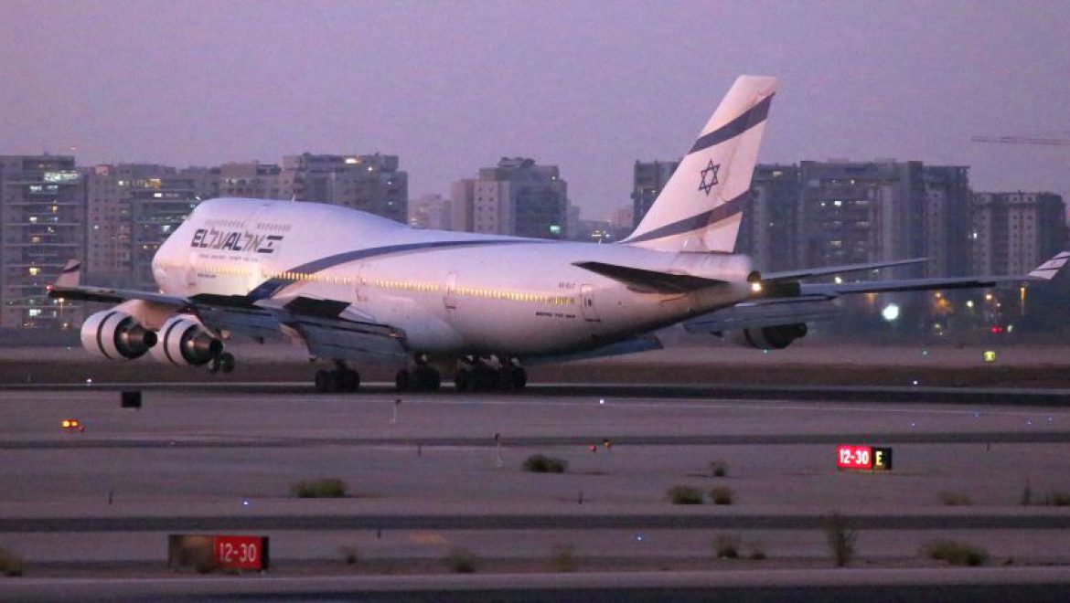 מטוס הג'מבו 747 של אל על לאחר נחיתתו האחרונה בנתב אל על נפרדת לשלום ממטוסי הג’מבו