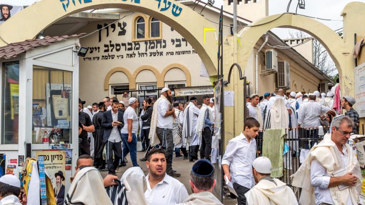 ראש השנה בבית הכנסת באומן, אוקראינה. יהפוך לאתר תיירות? צילום Depositphotos ממשלת אוקראינה מתכננת ליצור באומן את “ירושלים השנייה”