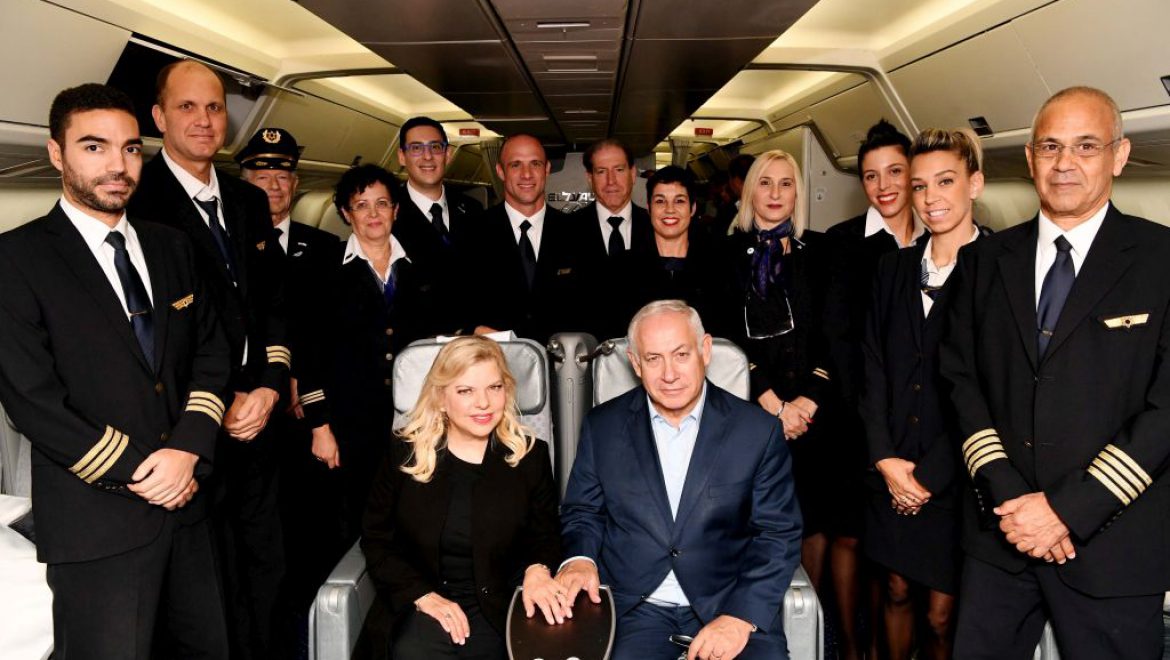 בנימין ושרה נתניהו במטוס הבואינג 76. צילום אבי אוחיון, לע אל על לאחר דברי נתניהו על עומאן: מברכת את פעילותו לקיצור בנתיבי הטיסה