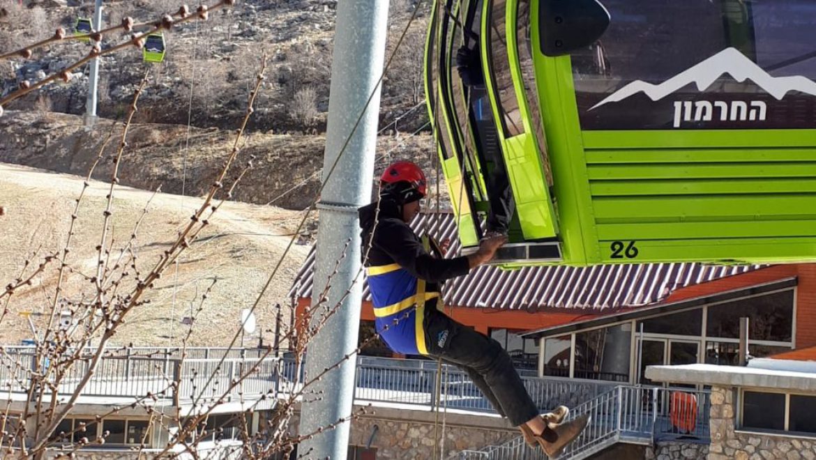 תרגיל חילוץ רכבל הקרוניות באתר החרמון. צילום בטא אתר החרמון הכנות אחרונות לחורף 2020 באתר החרמון