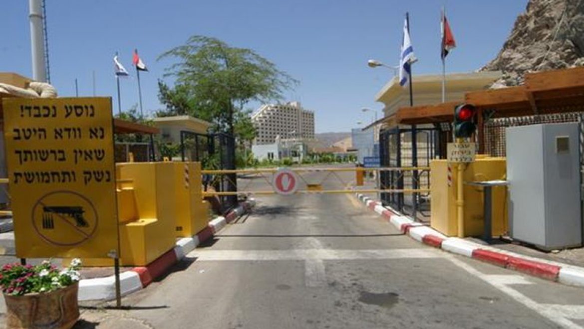 מעבר בגין, הוא מסוף טאבה המוביל לסיני. צילום רשות שדות התעופה כ-30,000 נוסעים ו-2,500 כלי רכב צפויים לעבור במעבר בגין (טאבה)