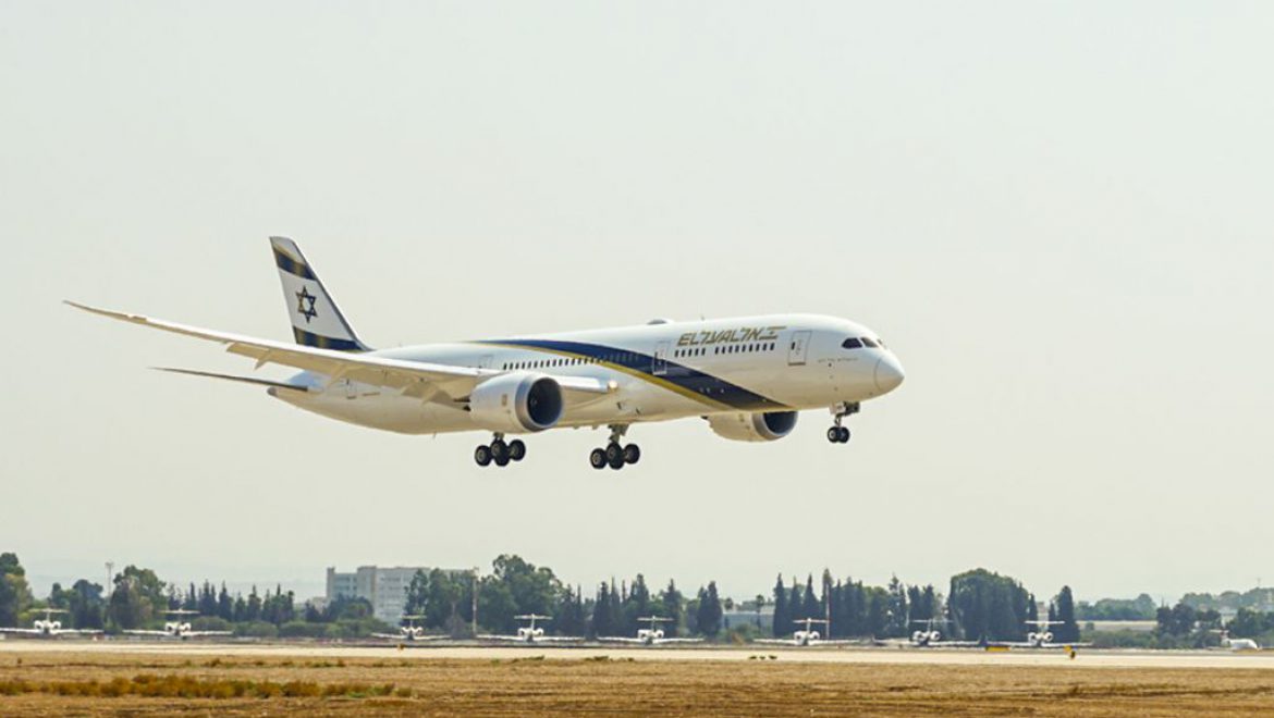 המטוס ירושלים של זהב לקראת נחיתה. צילום עופר חג'יוב המטוס “ירושלים של זהב” של אל על נחת בישראל