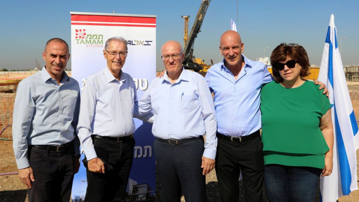 תמי מוזס מבעלי השליטה באל על, אמיר שוצמן מנכ הונחה אבן פינה למפעל חדש של חברת תמ”מ