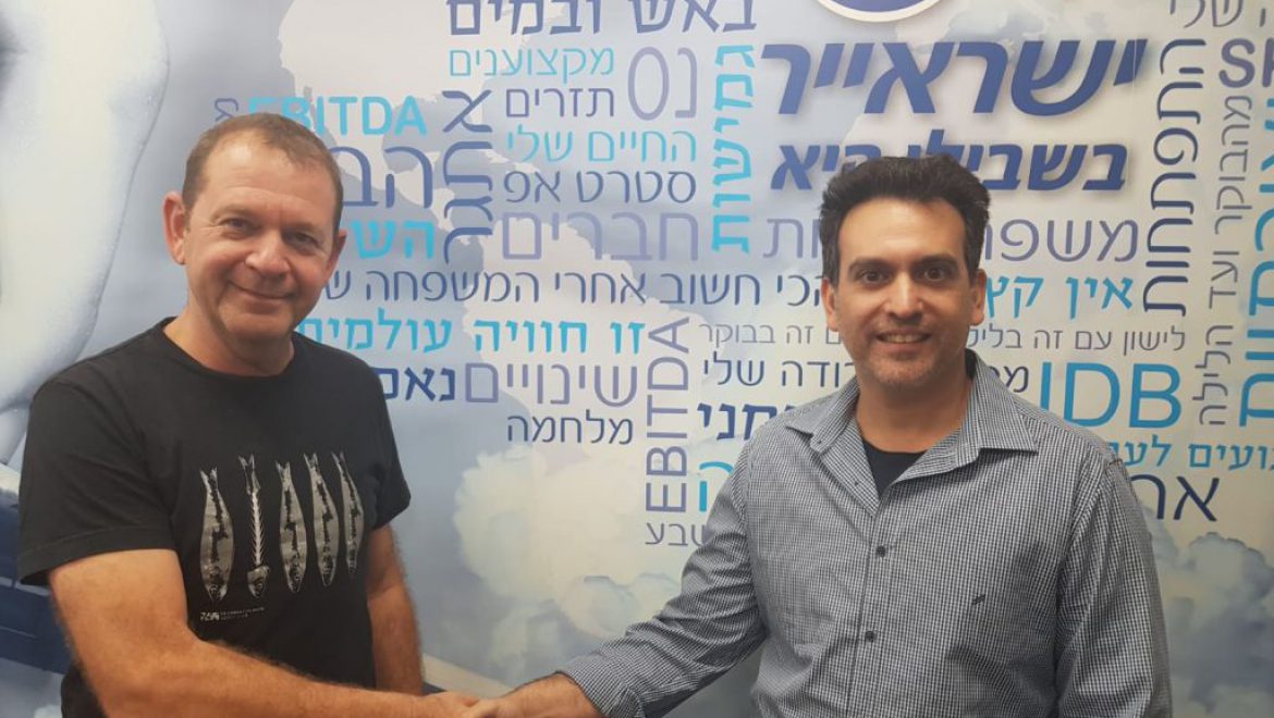 מימין גבריאל מזרחי מבעלי חברת טיקטיק ואורי סירקיס מנכ ישראייר רוכשת 51% מפעילות חברת טיקטיק