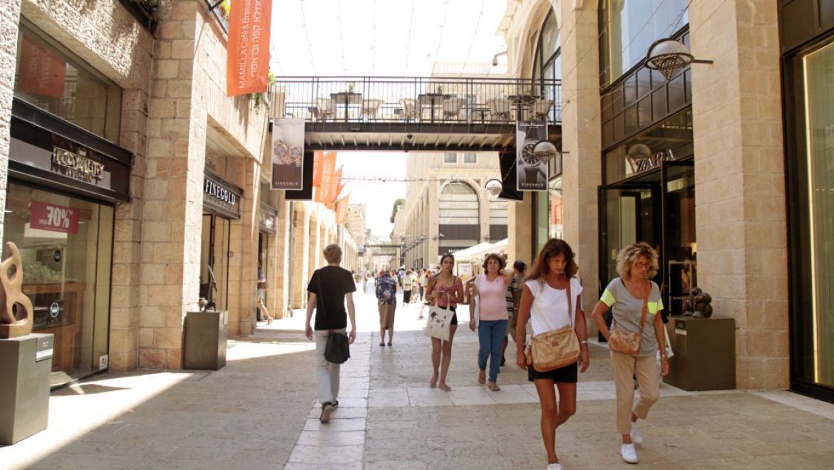 שדרות ממילא של אלרוב בירושלים. חנויות הדגל נוטשות. צילום Depositphotos אלרוב סוגרת מלונות בירושלים, פריז ואמסטרדם