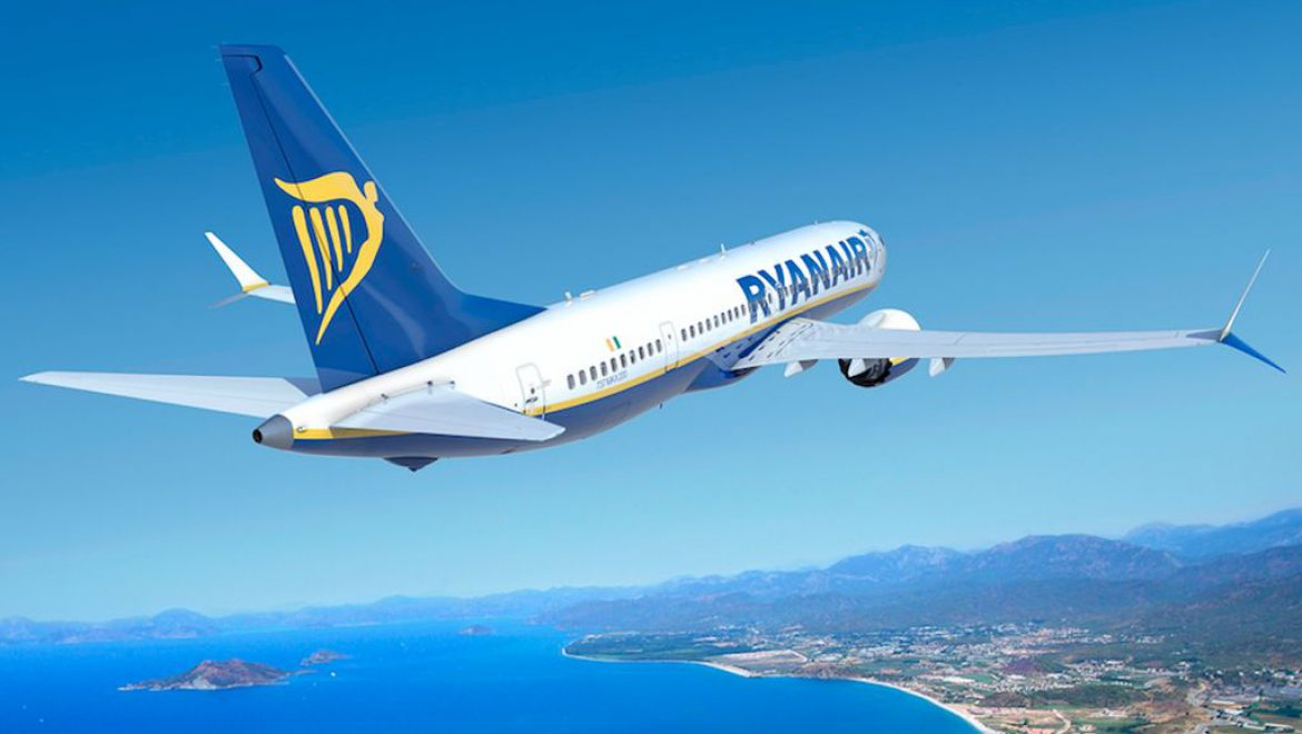 מטוס ריינאייר.צילום Ryanair ריינאייר מתכננת לחדש טיסותיה לפולין, אבל לא ממהרת להחזיר כספים