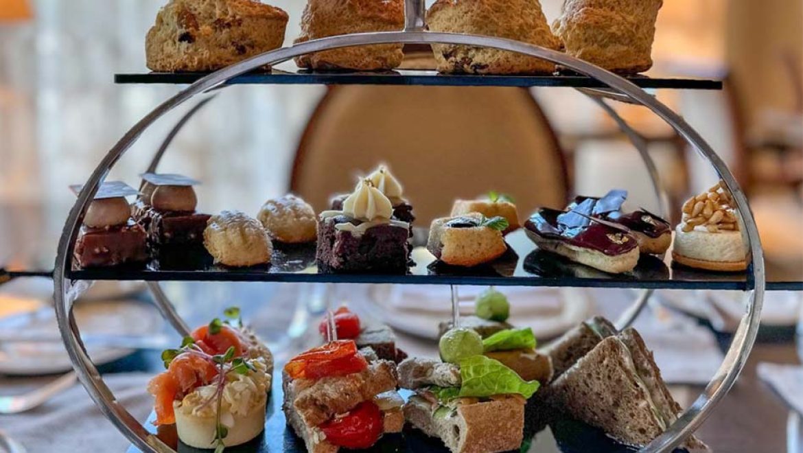 כמיטב המסורת: תה מנחה אלגנטי במלון וולדורף אסטוריה, ירושלים