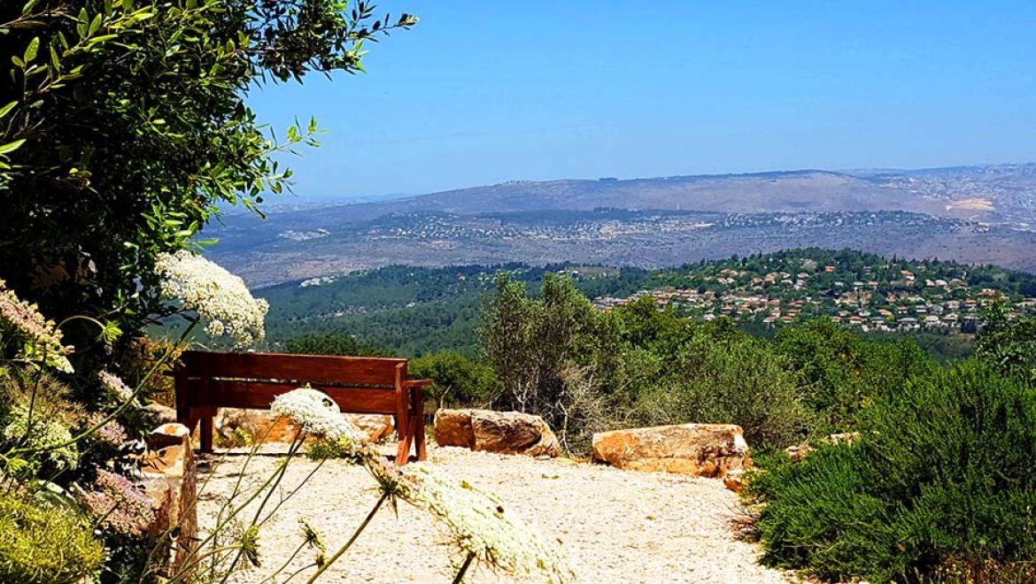 תצפית נוף על הרי הגליל העליון, סמוך לישוב קורנית. צילום שוש להב מוזמנים לפסטיבל "בא לי גליל": גִּילוּ הַגָּלִילִים גִּבּוֹרֵי הַחַיִל
