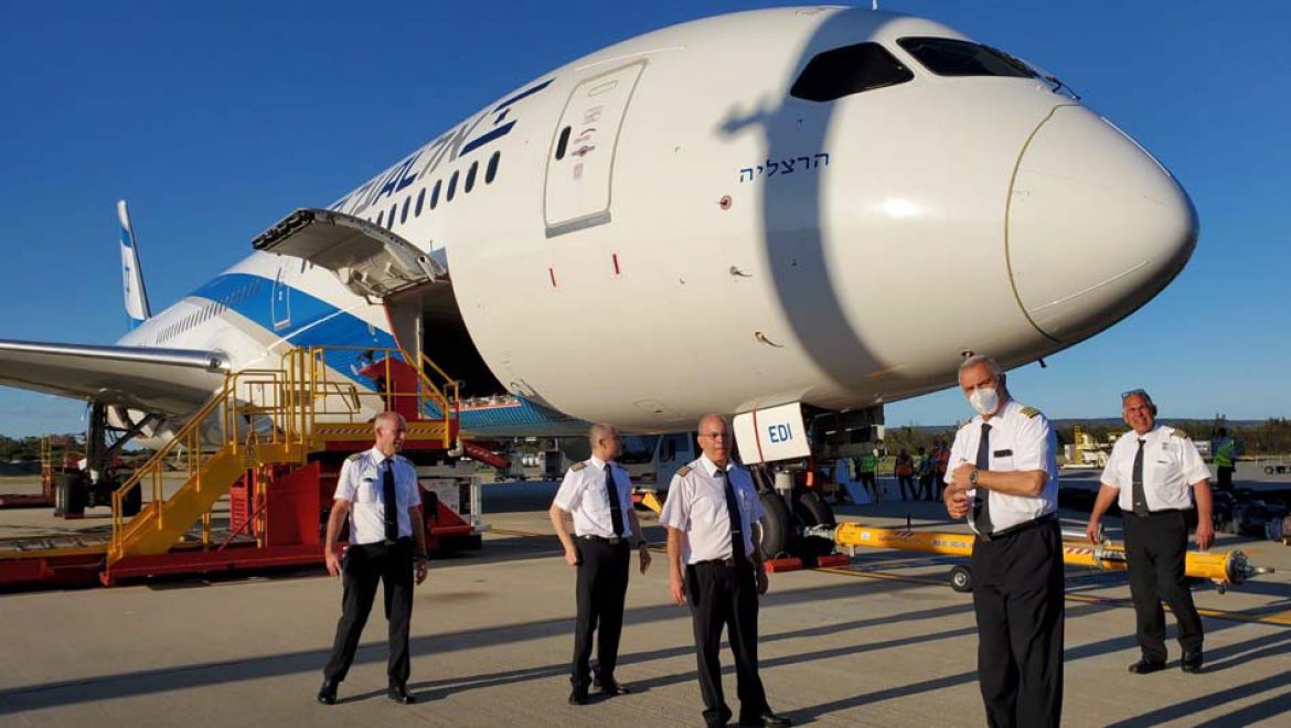 צוות אל על מתכנונן לטיסת החילוץ ממלבורן אוסטרליה. צילום אל על אל על מאריכה את משך הפסקת הטיסות