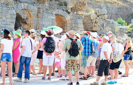 במימון משרד התיירות: סיורים באמצעות מורי דרך, ללא עלות לציבור