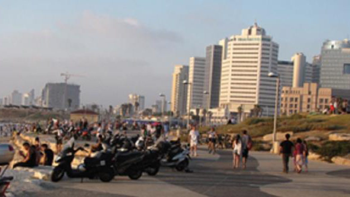 עמודי מידע להולכי רגל הוצבו בתל אביב