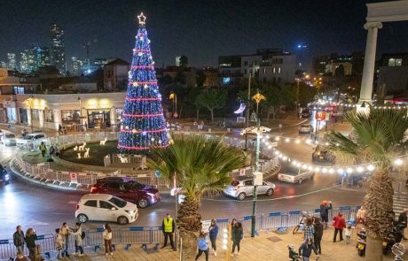 הערב מדליקים את עץ חג המולד בכיכר השעון ביפו