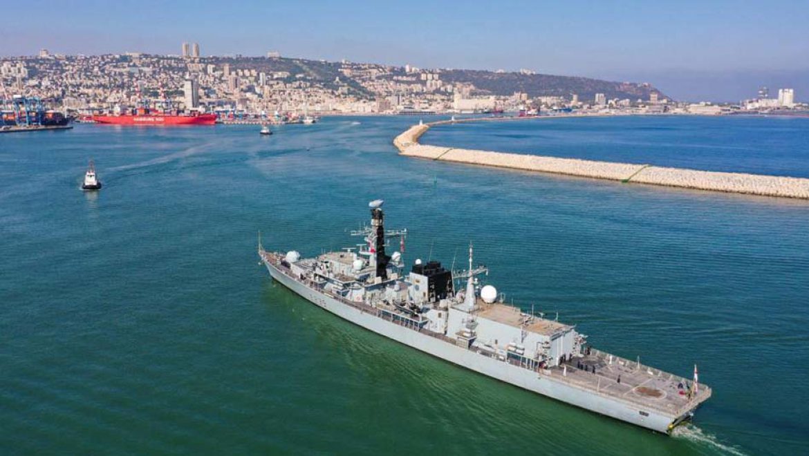 רבותיי ההיסטוריה חוזרת: אוניית מלחמה בריטית מבקרת בנמל חיפה