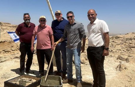 חיזוק לתיירות המדברית: אבן פינה לגשר "שער הרימון" במצפה רמון