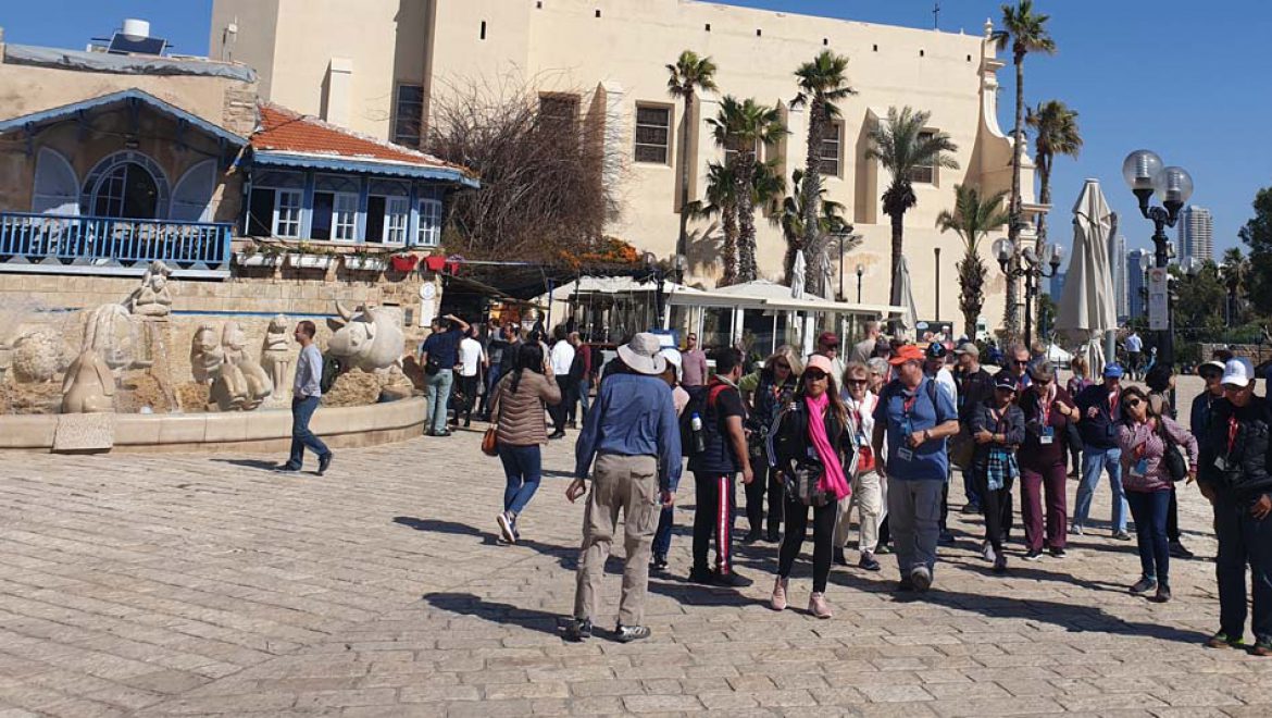 קבוצת תיירים ביפו העתיקה . צילום עוזי בכר לביטול הפטור ממע"מ השלכות במיוחד בפריפריה