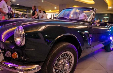 אילת חוזרת בזמן: מצעד רכבי אספנות במלון נפטון