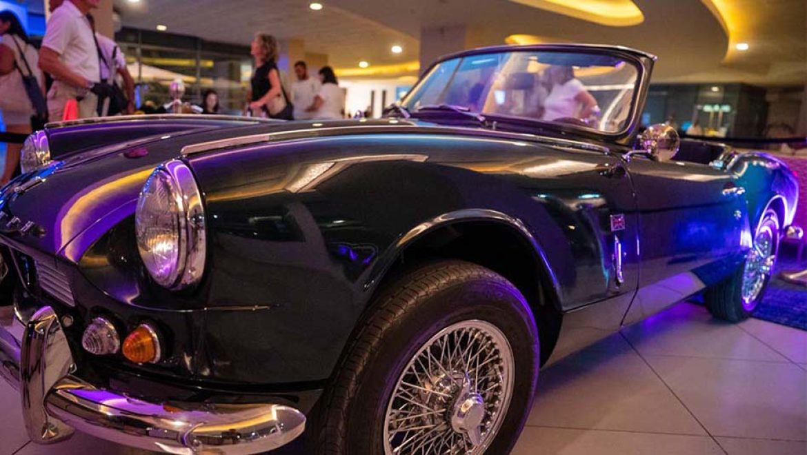 אילת חוזרת בזמן: מצעד רכבי אספנות במלון נפטון