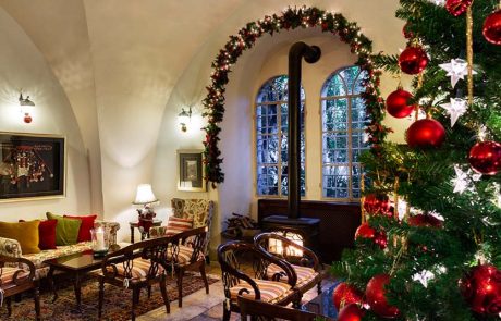 לחגוג כריסטמסט עם סנטה קלאוס וסילבסטר נוצץ במלון אמריקן קולוני