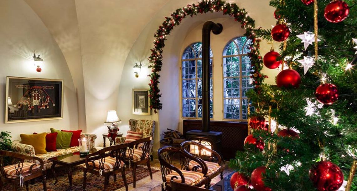 לחגוג כריסטמסט עם סנטה קלאוס וסילבסטר נוצץ במלון אמריקן קולוני