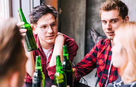 אזהרת מתנול עולמית: ברזיל במוקד ובריטניה מוסיפה 11 מדינות לרשימה