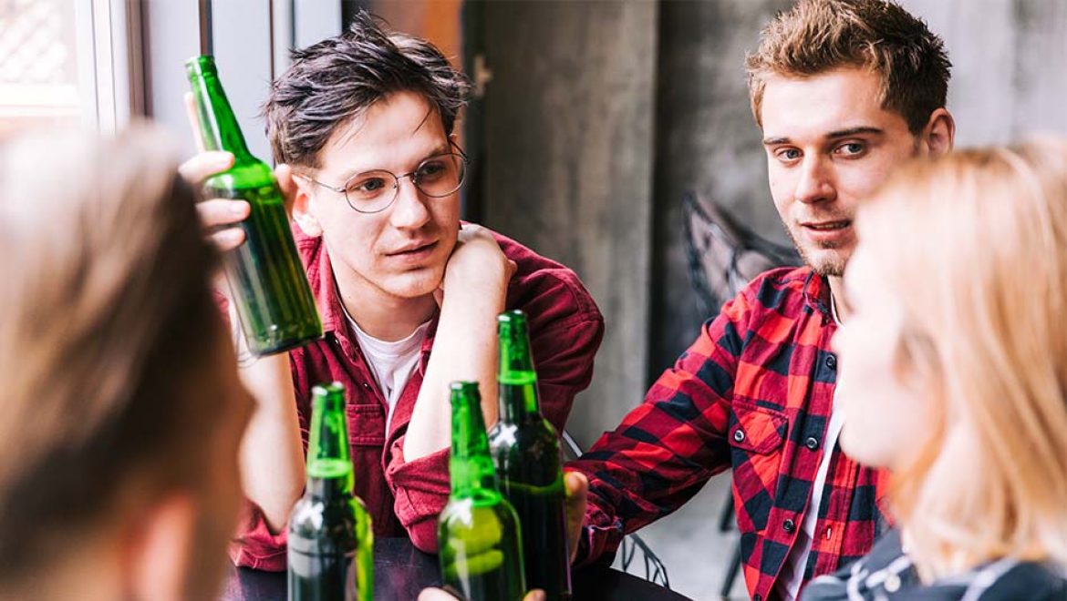 אזהרת מתנול עולמית: ברזיל במוקד ובריטניה מוסיפה 11 מדינות לרשימה