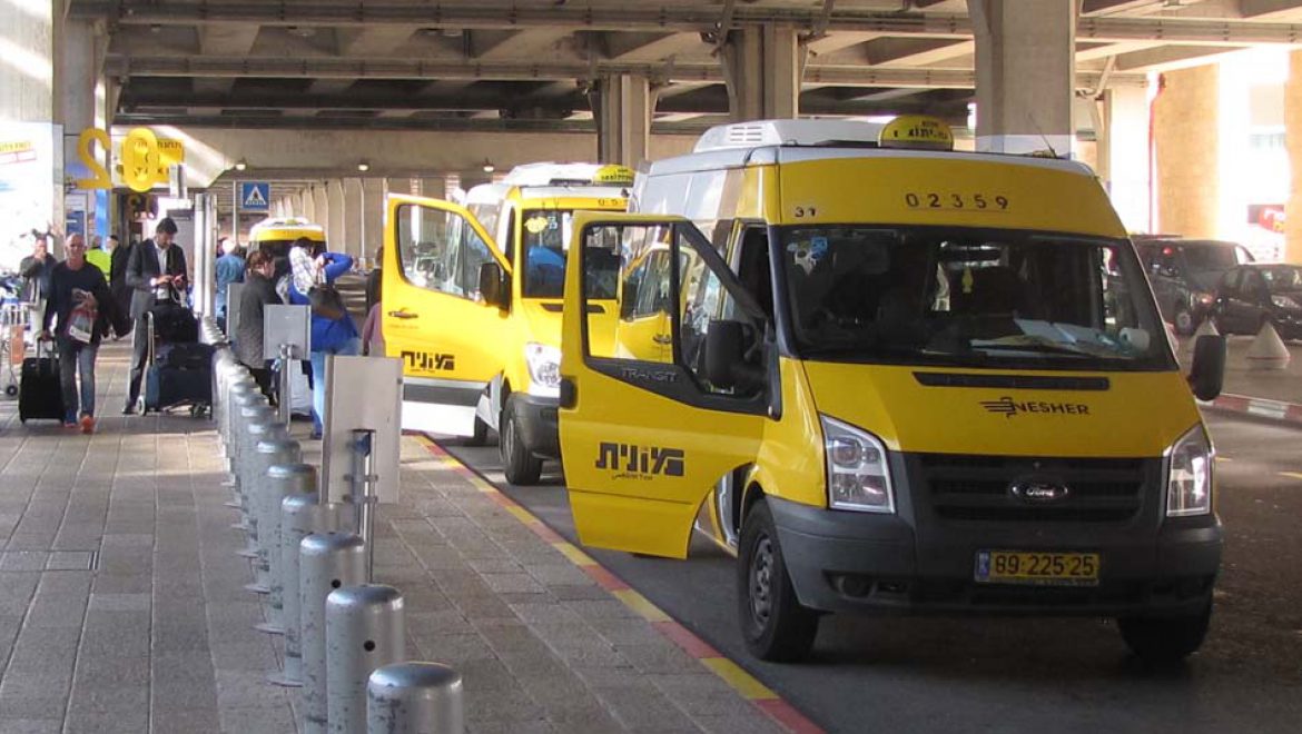 תמרור אזהרה לנהגי המוניות המפרים את הסדר בנתב"ג