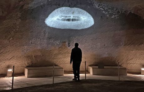 "לשון אחת": דור זליכה לוי במערות הפעמון, גן לאומי בית גוברין
