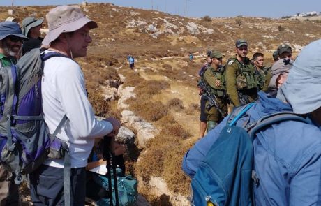 קבוצת מטיילים סיירה בין מערב למזרח גוש עציון