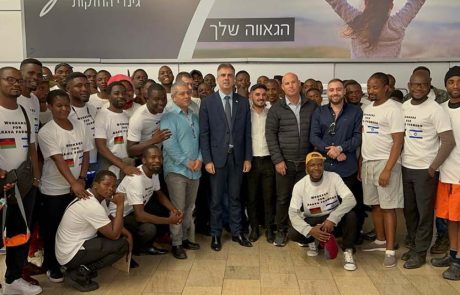 הרכבת האווירית של העובדים הזרים מתחילה להגיע לישראל