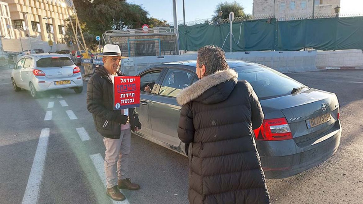 ועדת הכלכלה אישרה לפטור את מורי הדרך מאגרת רישיון לשנת 2022