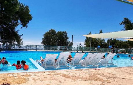 מנרה על הגובה: קיבוץ צפוני ואירוח המציע אטרקציות ובריכה חדשה