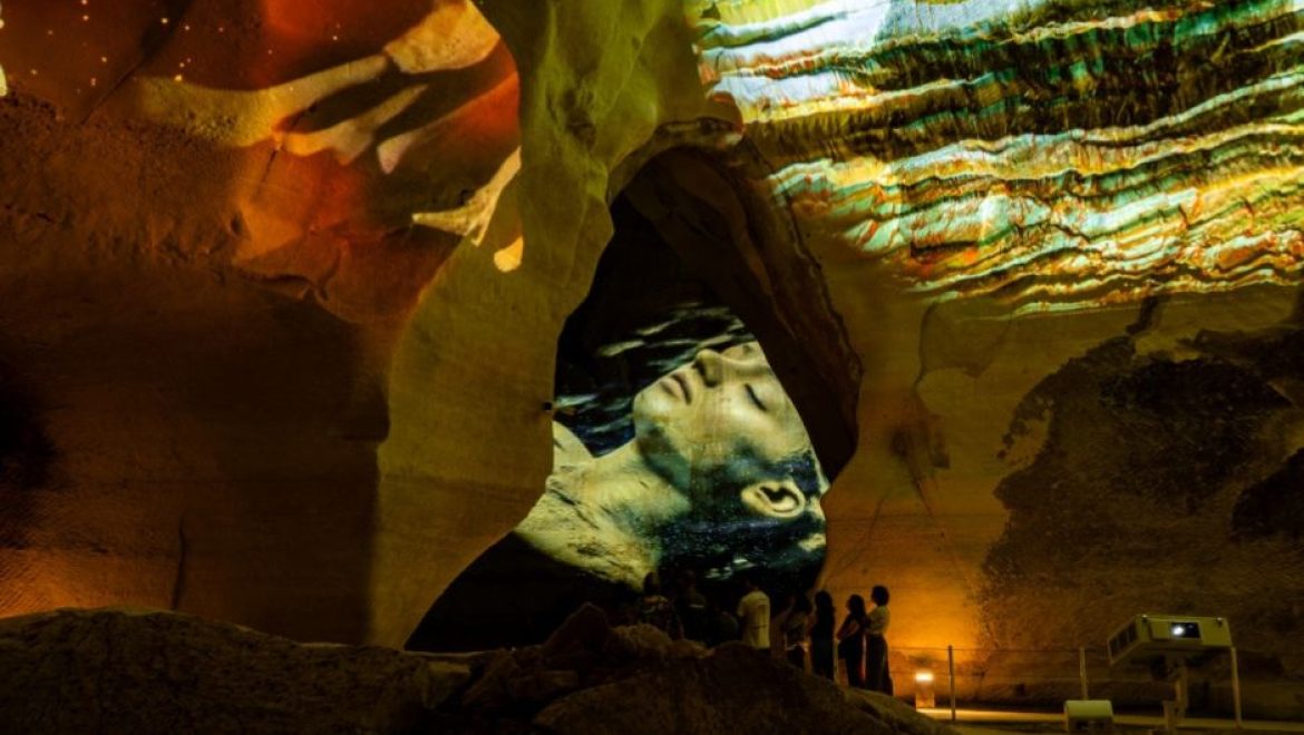 בתערוכת נארי, בגן לאומי בית גוברין. צילום דניאל אסולין, סטודיו 40 40 "נַארִי": יצירת אמנות-תיירותית הושקה בגן הלאומי בית גוברין