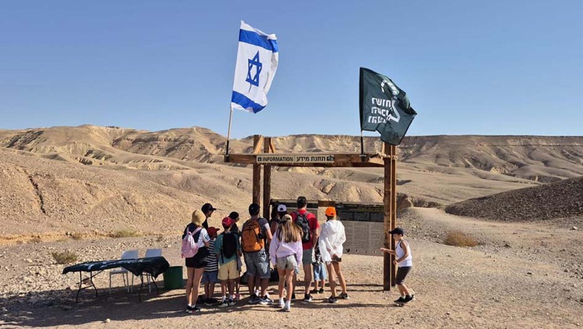 מטיילים בקניון האדום, נחל שלמה ונחל צפחות. צילום חן טופיקיאן, רט כ-110 אלף מטיילות/ים פקדו השבת את שמורות הטבע והגנים הלאומיים