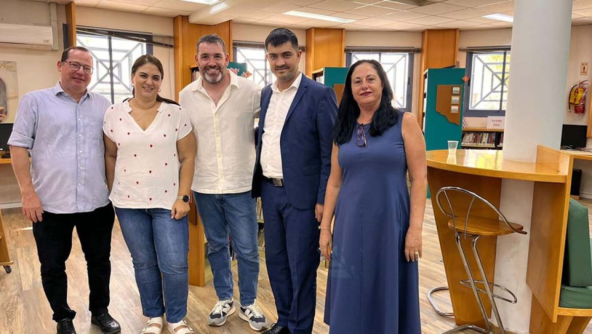 מיכאל יצחקוב, הגיע לפתוח את שנת הלימודים בתיכון הדור הבא של התיירות הישראלית: 4,500 תלמידים נרשמו למגמות תיירות