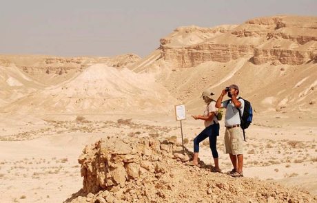 נפרדים מחג סוכות, בטיול בלב המדבר בערבה התיכונה